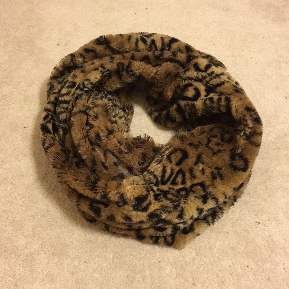 Super Soft Cheetah Infinity Scarf